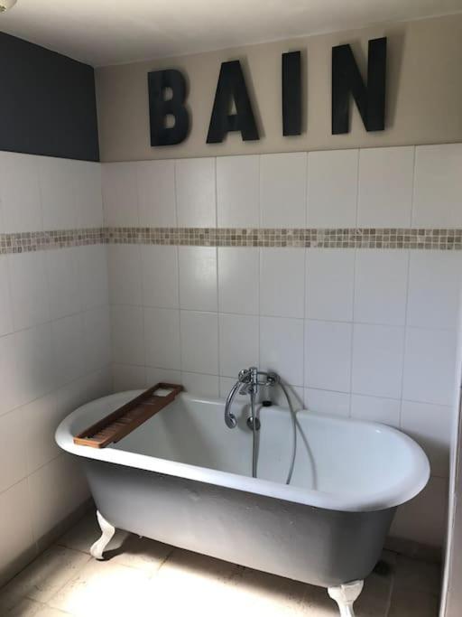 Maison Vendeenne A 5 Min Du Bord De Mer Saint-Hilaire-la-Forêt Εξωτερικό φωτογραφία